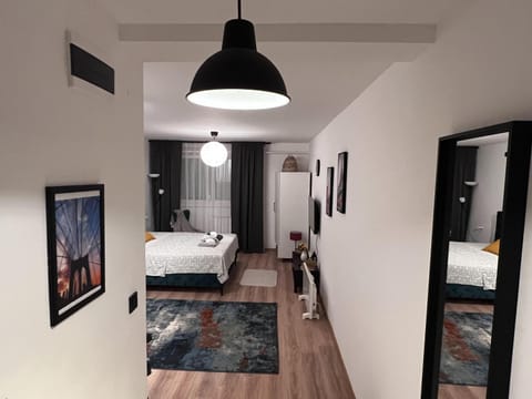 Bed, TV and multimedia, Bedroom