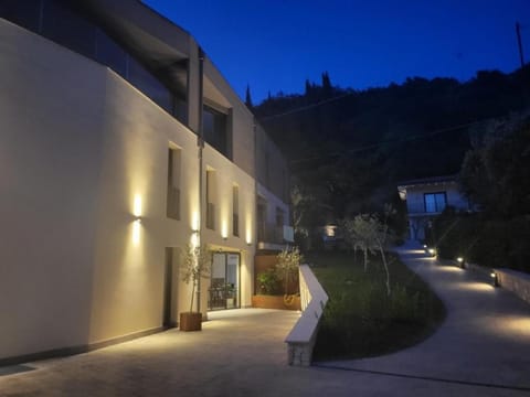 Attilio High Living Suites - Adults Only Apartment hotel in Torri del Benaco