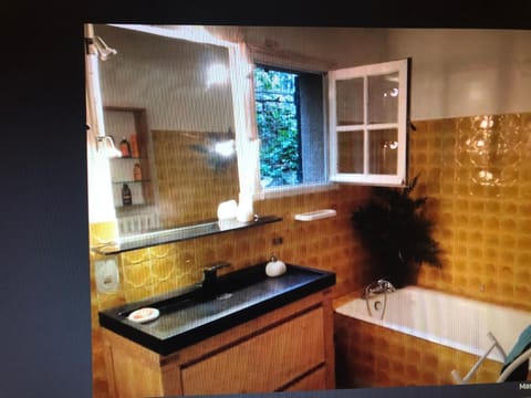 Petite maison de charme avec piscine et pins centenaires Villa in Nimes