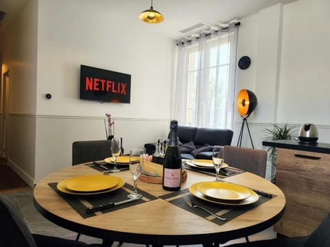 TV and multimedia, Living room, Dining area