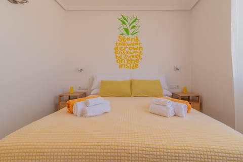 Bed, Photo of the whole room, Decorative detail, Bedroom