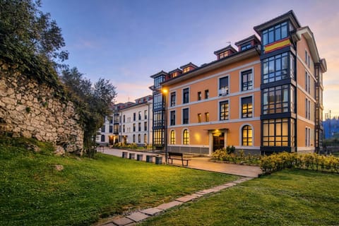 Property building, Facade/entrance, Garden view