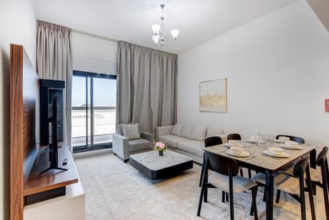 TV and multimedia, Seating area, Dining area