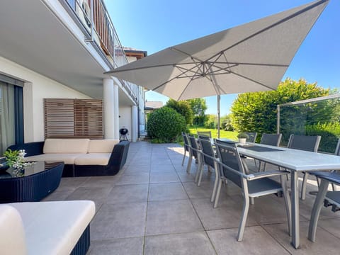 View (from property/room), Balcony/Terrace, Seating area, Garden view