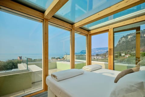 Bed, View (from property/room), Balcony/Terrace, Bedroom