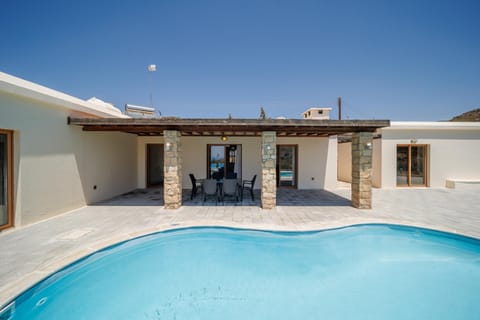 Property building, Pool view, Swimming pool