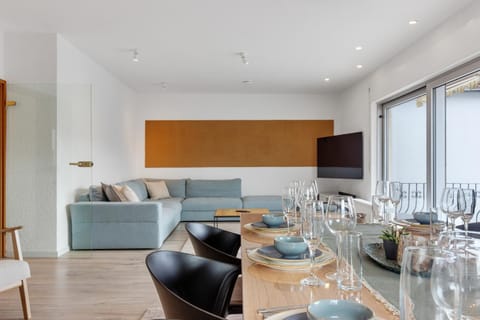 TV and multimedia, Living room, Seating area, Dining area