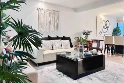 Luxury home, Jacuzzi/Rooftop, King, A/C, Netflix House in State of Querétaro