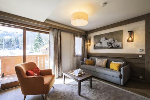 Bed, Living room, fireplace, furniture, kitchen