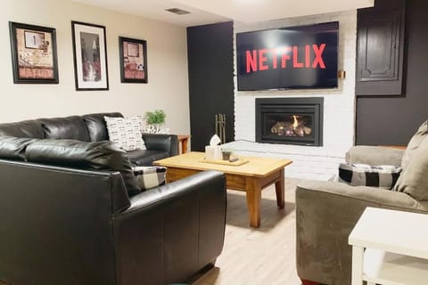 King Beds, Sleeps 11, *Entertainment Included!* House in Burnsville