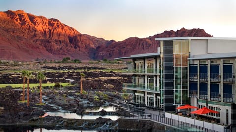 Property building, Golfcourse, Mountain view