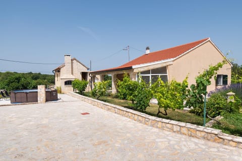 Patio, Facade/entrance