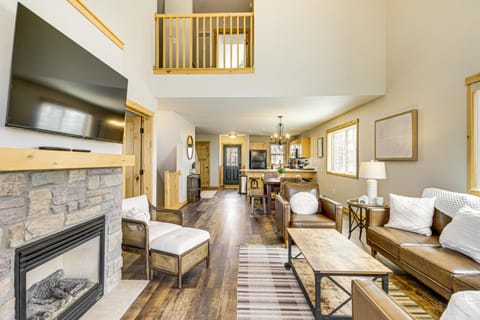 Nisswa Townhome with Boat Slip and Gull Lake Access! House in Lake Shore