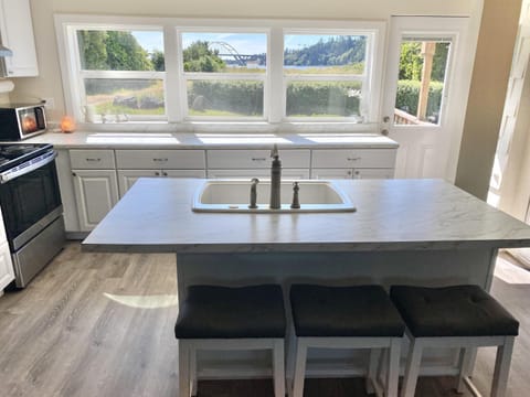 Coastal Happiness House in Waldport