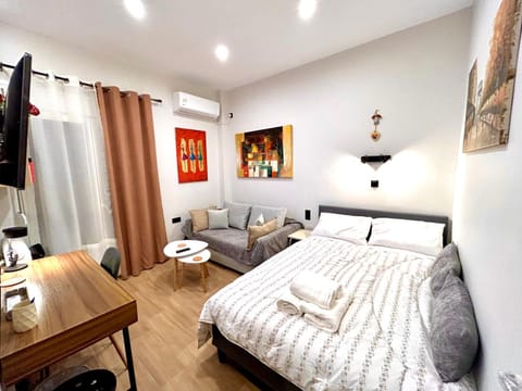 Bed, Living room, Photo of the whole room, Seating area, Bedroom, towels