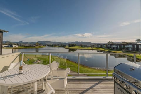 Balcony/Terrace, Lake view