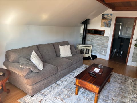 Alameda 3BR luxury Penthouse 2 blocks to downtown 3 blocks to the beach AC and 2 free parking spaces Apartment in Alameda