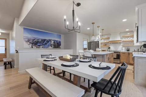 Hot Tub, Heber Home, Pet-Friendly, Games, Sleeps 13 Guest! House in Heber City