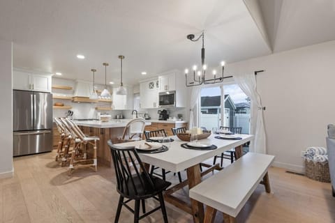 Hot Tub, Heber Home, Pet-Friendly, Games, Sleeps 13 Guest! House in Heber City