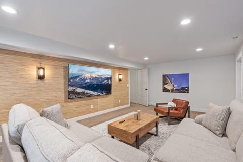 Hot Tub, Heber Home, Pet-Friendly, Games, Sleeps 13 Guest! House in Heber City