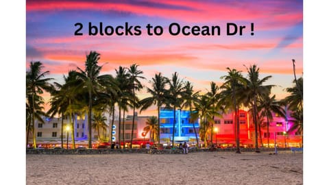 Best Location SOBE Top Floor 2 min to beach & fun House in Flamingo Lummus