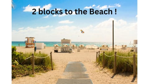 Best Location SOBE Top Floor 2 min to beach & fun House in Flamingo Lummus