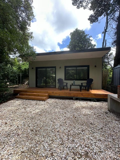 Property building, Patio, Day, Balcony/Terrace
