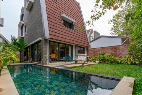 Property building, Patio, Garden, Garden view, Pool view, Swimming pool