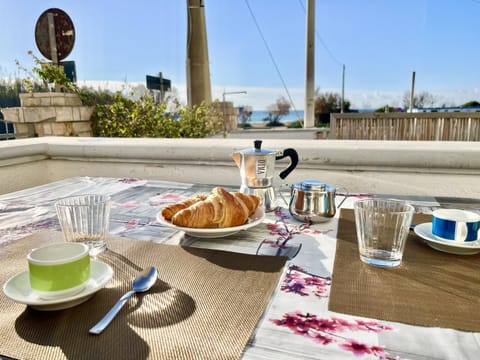 Sea view, Lunch