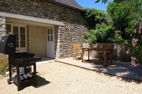 Patio, BBQ facilities