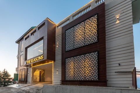Property building, Facade/entrance