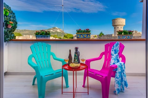 View (from property/room), Balcony/Terrace, Living room, Seating area