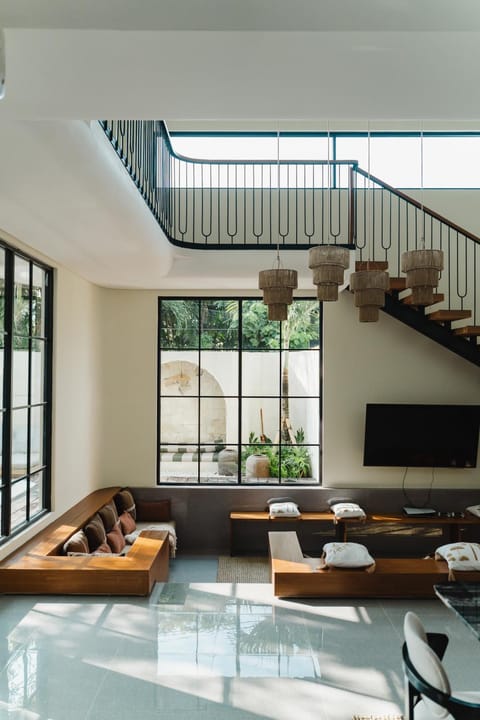 LUX Casa Amore 4BR pick up from airport security PlayStation and Netflix Villa in Kuta