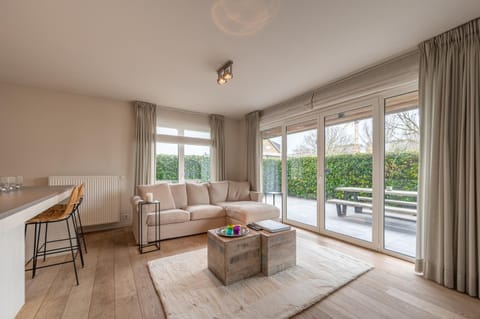 Beautiful beach-appartment between Knokke & Bruges Apartment in Bruges
