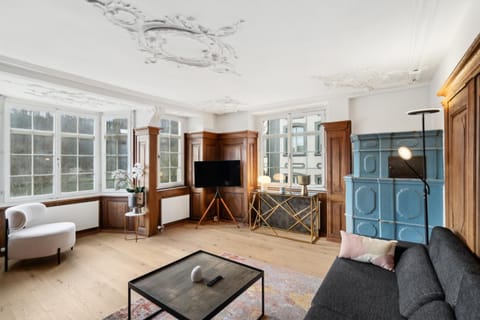 TV and multimedia, Living room, Photo of the whole room, Seating area, furniture