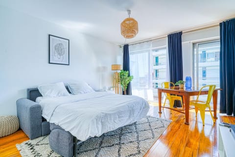 Bed, Living room, Photo of the whole room, Dining area, Bedroom