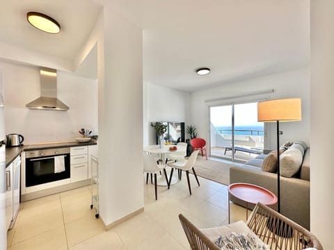 Living room, Dining area, minibar, pet friendly, stove, toaster, kitchen