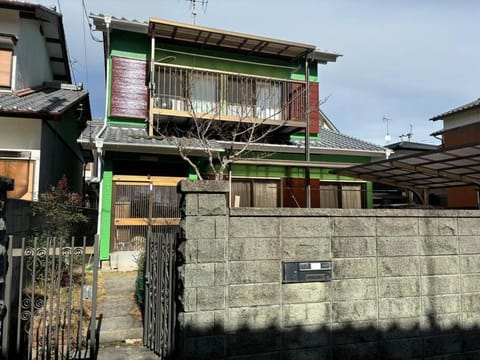 Property building, Day, Balcony/Terrace