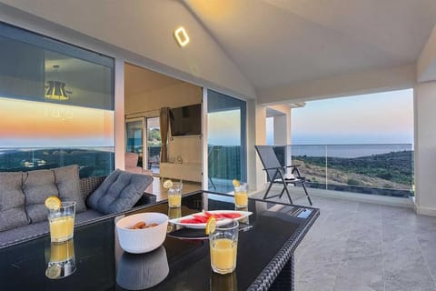 Day, Balcony/Terrace, Seating area