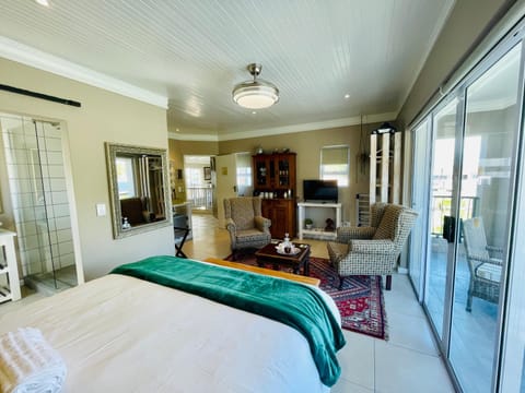 Bed, Seating area, Bedroom, wardrobe