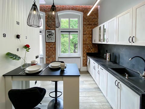 Kitchen or kitchenette, Dining area, stove