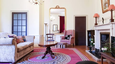 Living room, Seating area