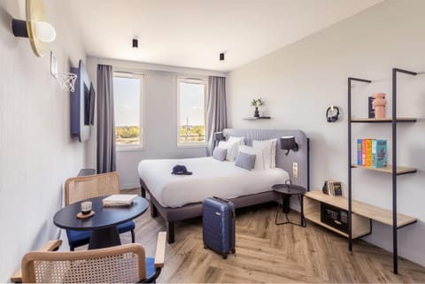 Bed, Photo of the whole room, Dining area, Bedroom
