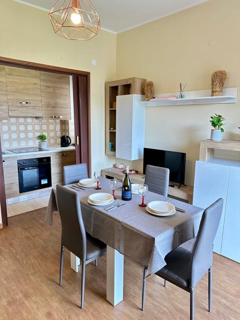 Kitchen or kitchenette, Living room, Seating area, Dining area, pet friendly, stove