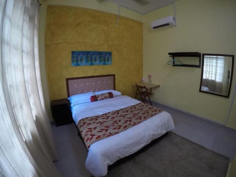 Bed, TV and multimedia, Photo of the whole room, Bedroom, air conditioner