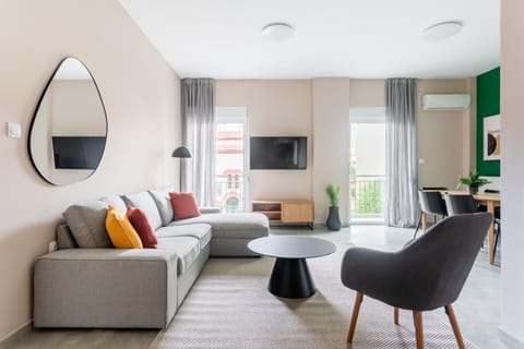 TV and multimedia, View (from property/room), Balcony/Terrace, Living room, Seating area, City view