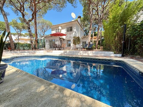Marbella White Home, Calahonda, by Sol Maestranza House in Sitio de Calahonda