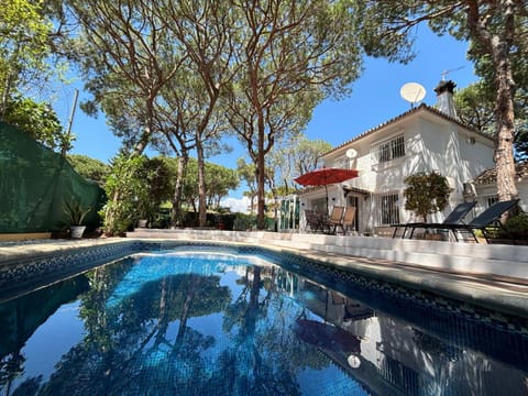 Marbella White Home, Calahonda, by Sol Maestranza House in Sitio de Calahonda