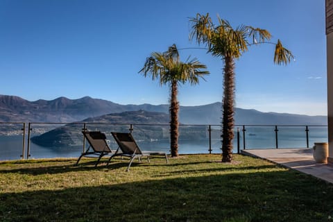 Natural landscape, Garden, Lake view, Mountain view, sunbed