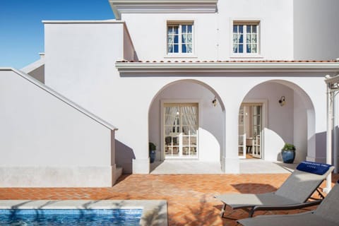 Property building, Facade/entrance, Off site